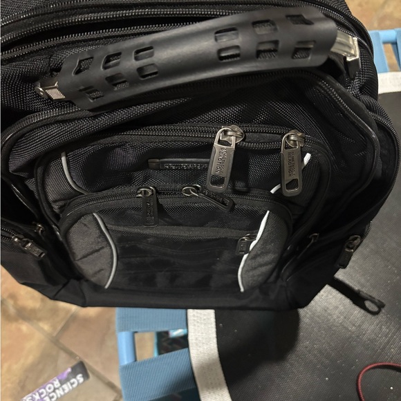 Kenneth Cole Reaction Backpack Like New - Picture 14 of 15